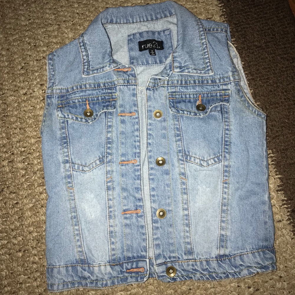 Sleeveless denim jacket